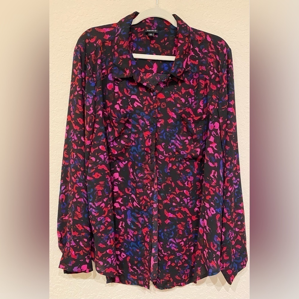 Torrid Long Sleeve Button Down Blouse Size 3 LIKE NEW